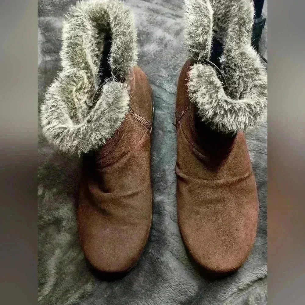 Lady's Soft,Cozy, Brown 8 Lightweight khombu Winter Ankle boots (#482)